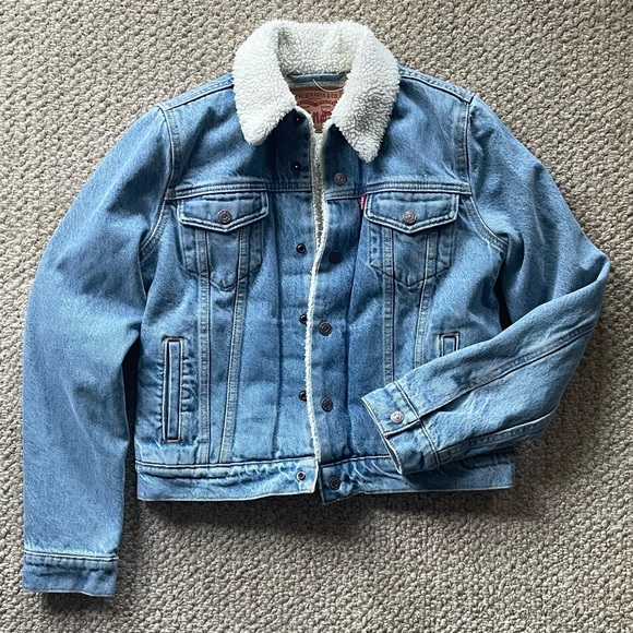 Levi's Jackets & Blazers - NWOT Levi’s Fleece Lined Jean Denim Jacket in Medium Wash Size XS